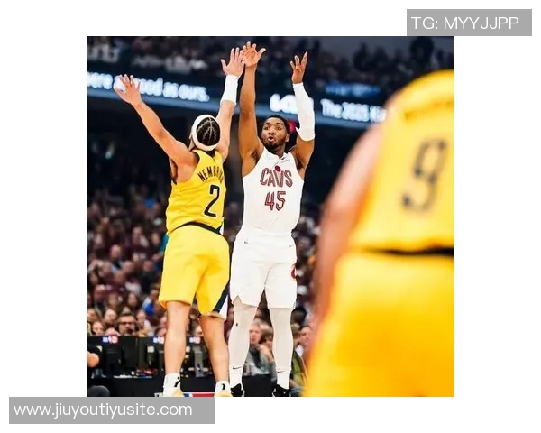 米切尔半场表现亮眼5中3贡献7分1板2助2断展现潜力